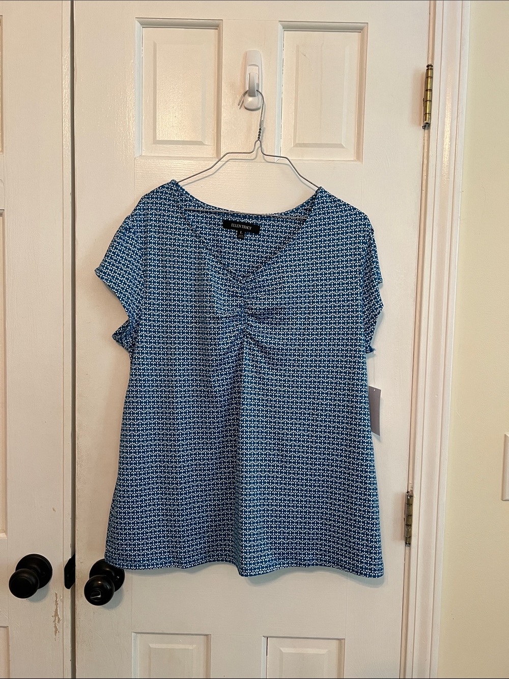 Ellen Tracy Blue Printed Ruched V-Neck Short Sleeve Top